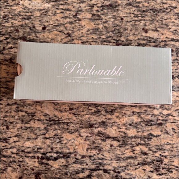 NWT Faux Fur Slippers Size 9-10 Grey-Silver - Picture 4 of 7